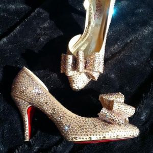 Rhinestone nude burlesque style pumps